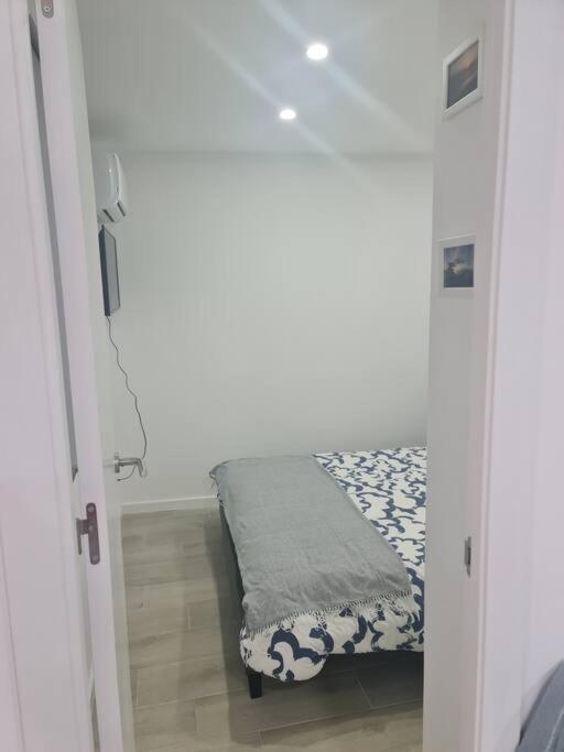 "Linda'S Guest House" Beach House With Private Patio & Hot Tub, 3 Min From The Beach Costa de Caparica Luaran gambar