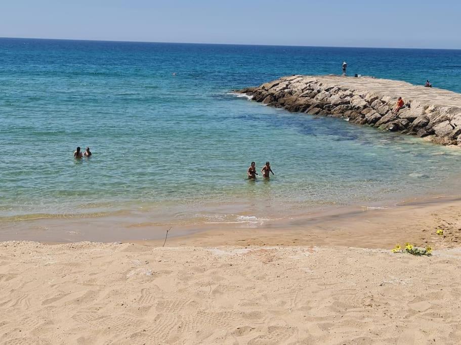 "Linda'S Guest House" Beach House With Private Patio & Hot Tub, 3 Min From The Beach Costa de Caparica Luaran gambar