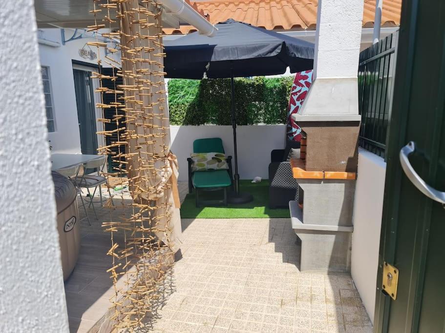 "Linda'S Guest House" Beach House With Private Patio & Hot Tub, 3 Min From The Beach Costa de Caparica Luaran gambar