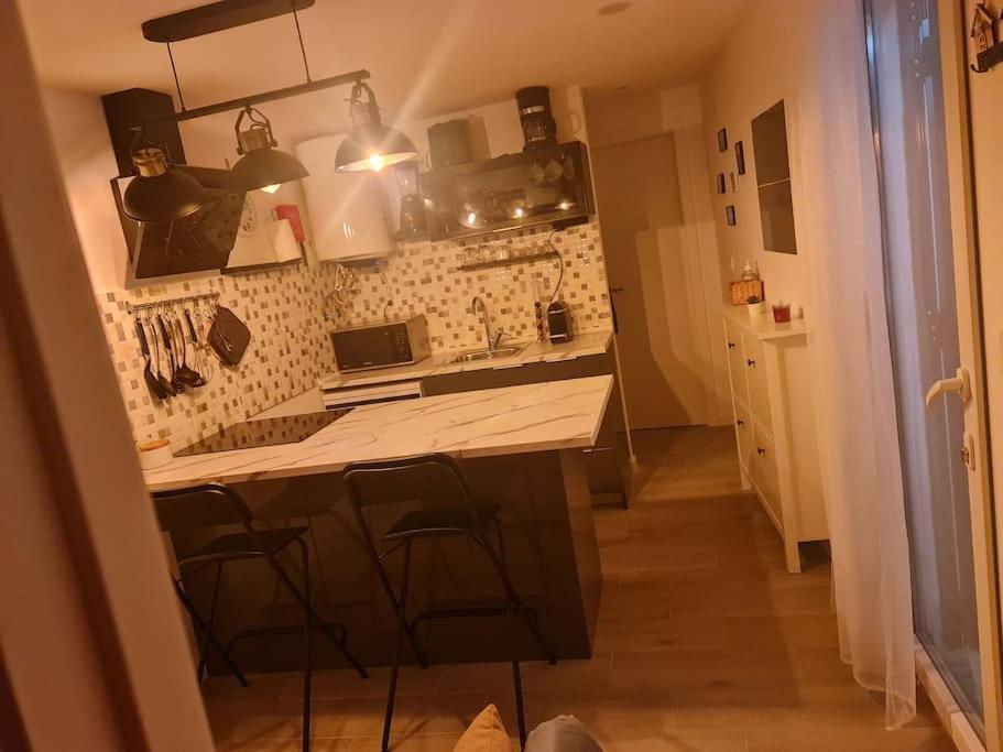 "Linda'S Guest House" Beach House With Private Patio & Hot Tub, 3 Min From The Beach Costa de Caparica Luaran gambar