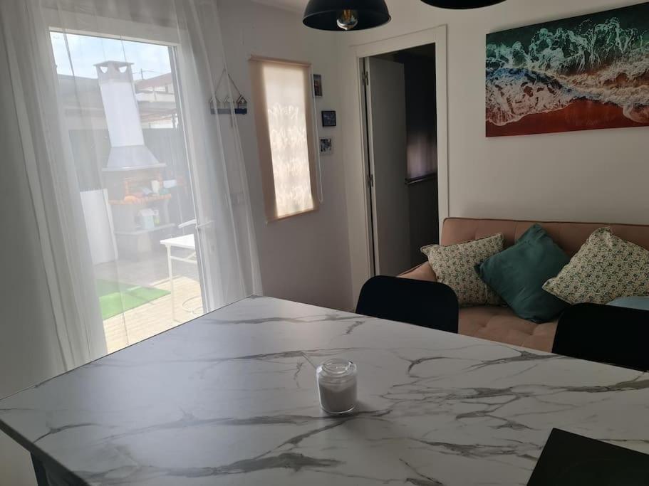 "Linda'S Guest House" Beach House With Private Patio & Hot Tub, 3 Min From The Beach Costa de Caparica Luaran gambar