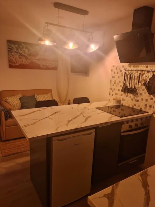 "Linda'S Guest House" Beach House With Private Patio & Hot Tub, 3 Min From The Beach Costa de Caparica Luaran gambar