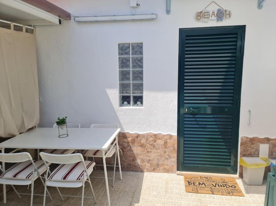 "Linda'S Guest House" Beach House With Private Patio & Hot Tub, 3 Min From The Beach Costa de Caparica Luaran gambar