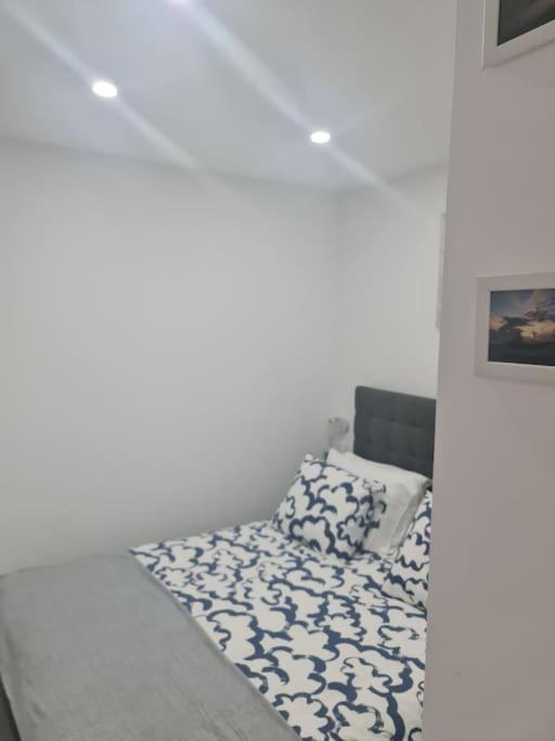 "Linda'S Guest House" Beach House With Private Patio & Hot Tub, 3 Min From The Beach Costa de Caparica Luaran gambar