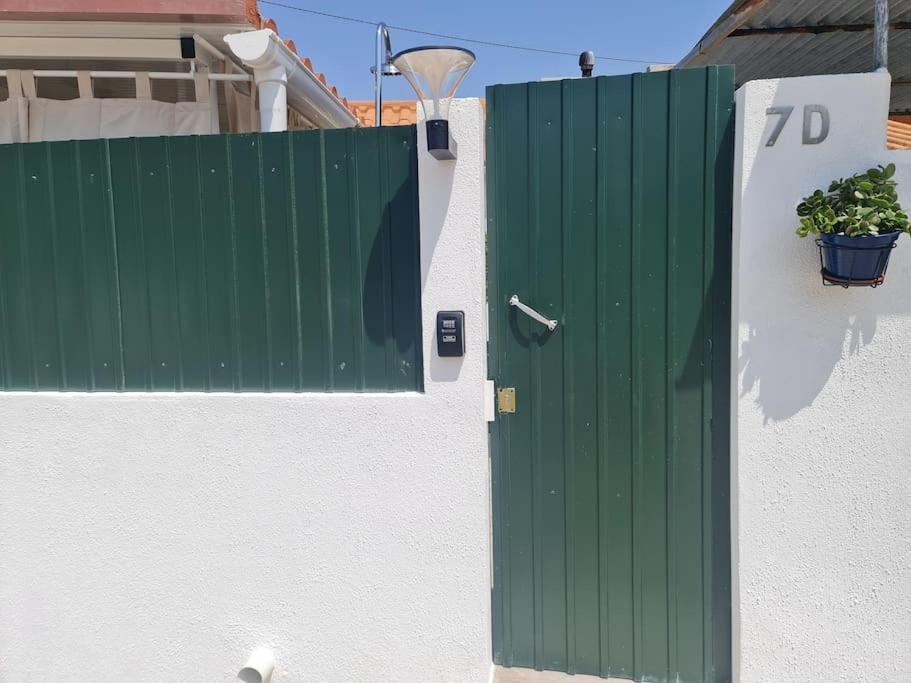 "Linda'S Guest House" Beach House With Private Patio & Hot Tub, 3 Min From The Beach Costa de Caparica Luaran gambar